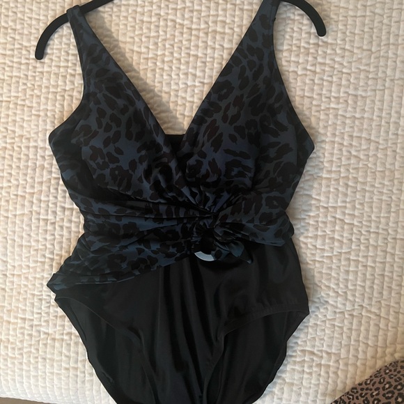 Miracle Suit Size 10 - Picture 2 of 5